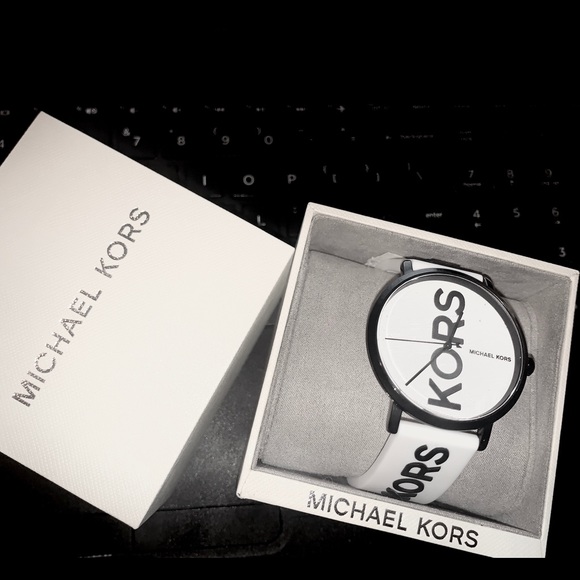⏱🤍 Michael Kors Black & White Watch🖤✨ - Picture 1 of 1